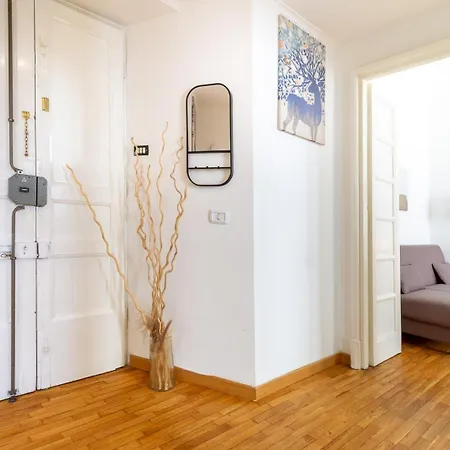 Bright Flat 2bdr Trastevere Area 아파트 *