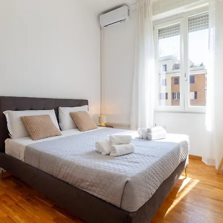 Bright Flat 2bdr Trastevere Area 아파트 *