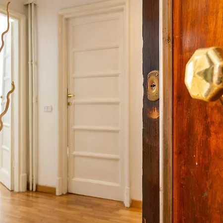 Bright Flat 2bdr Trastevere Area 로마